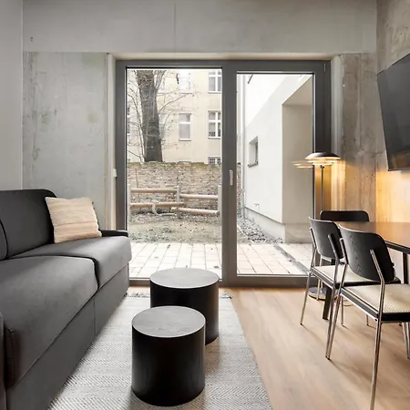 Global Living I Thegraf - East Side Gallery