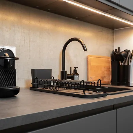 Global Living I Thegraf - East Side Gallery