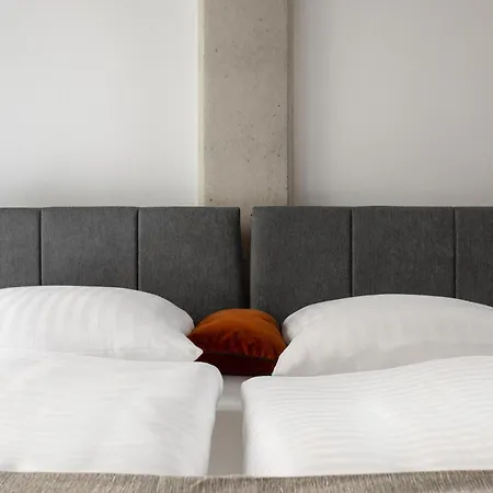 Global Living I Thegraf - East Side Gallery 3*