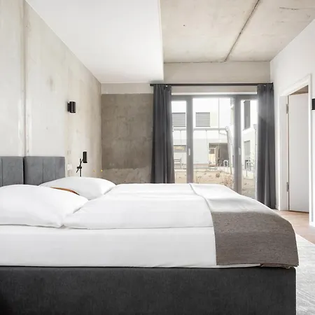 Global Living I Thegraf - East Side Gallery Berlín