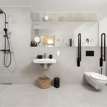 Global Living I Thegraf - East Side Gallery 3* Berlijn