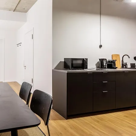 Global Living I Thegraf - East Side Gallery 3*