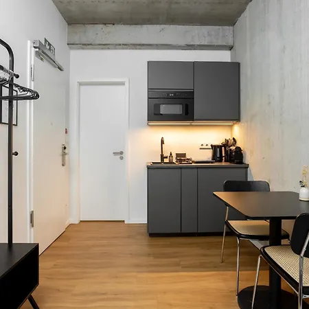 Global Living I Thegraf - East Side Gallery 3*