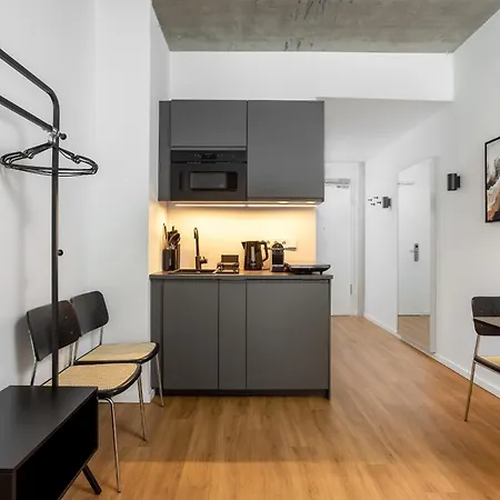 Global Living I Thegraf - East Side Gallery ベルリン