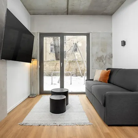 Global Living I Thegraf - East Side Gallery Apartahotel 3*