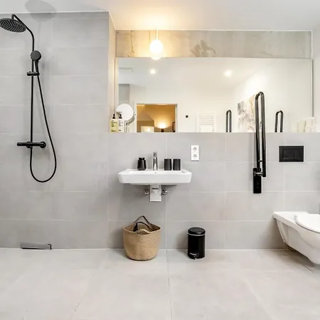 Global Living I Thegraf - East Side Gallery Apartahotel 3*