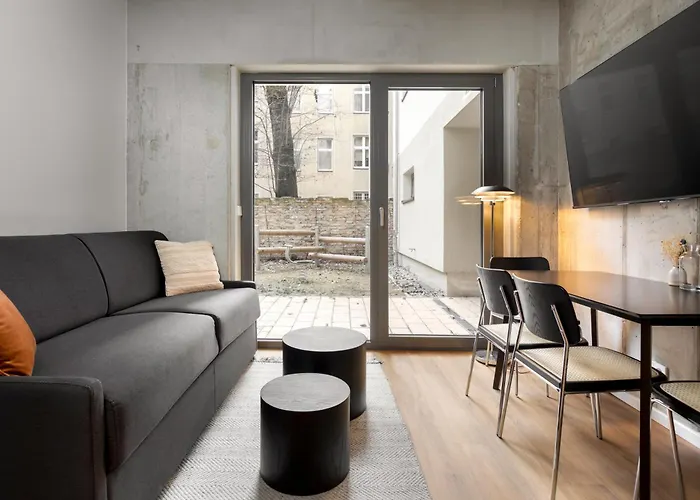 Global Living I Thegraf - East Side Gallery