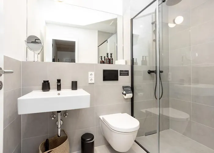 Global Living I Thegraf - East Side Gallery 3*