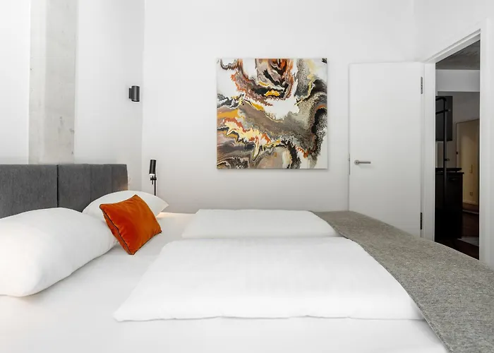 Global Living I Thegraf - East Side Gallery ベルリン