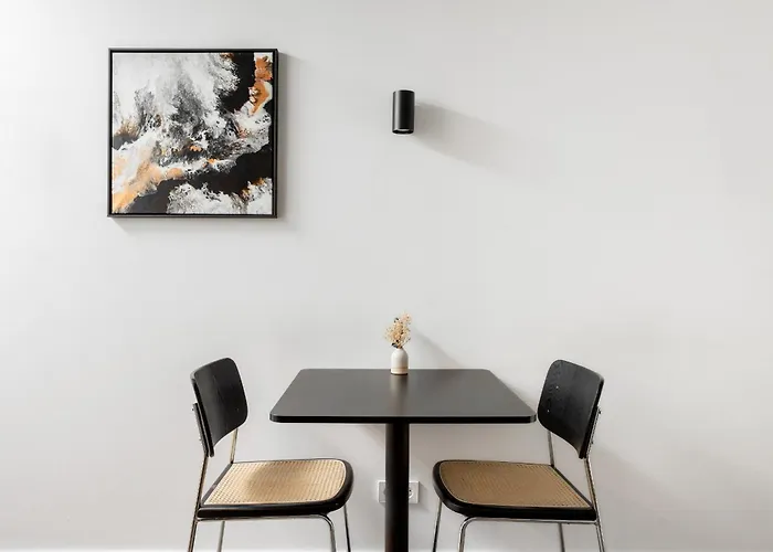 Global Living I Thegraf - East Side Gallery Berlin