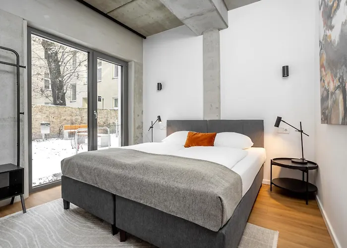 Global Living I Thegraf - East Side Gallery ベルリン