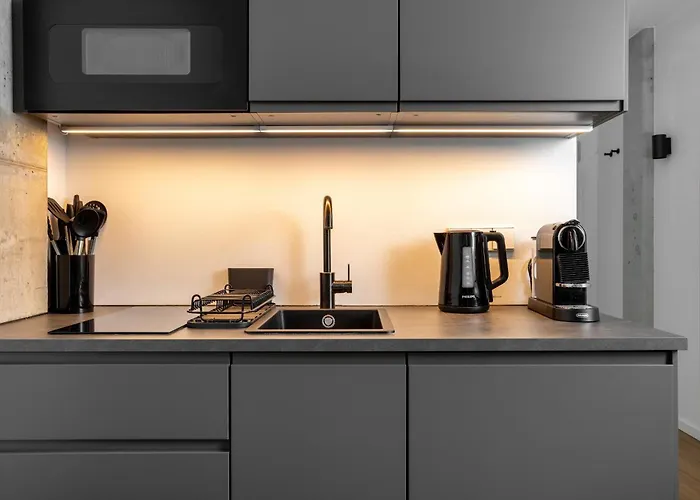 Global Living I Thegraf - East Side Gallery