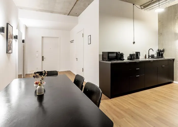 Global Living I Thegraf - East Side Gallery ベルリン