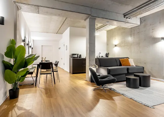 Global Living I Thegraf - East Side Gallery 3*