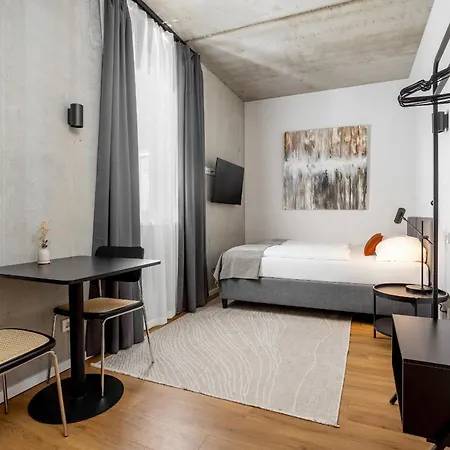 Global Living I Thegraf - East Side Gallery Apart Otel 3*