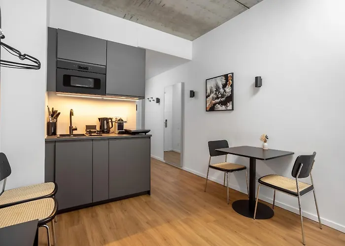 Global Living I Thegraf - East Side Gallery 3*