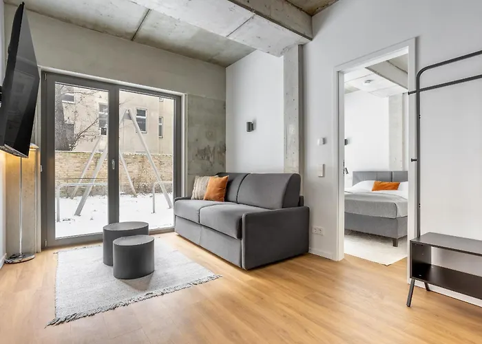 Global Living I Thegraf - East Side Gallery