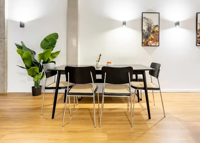 Global Living I Thegraf - East Side Gallery Berlin