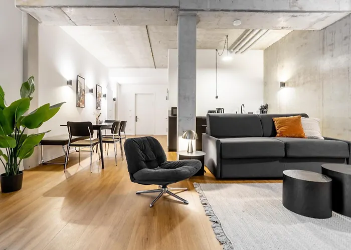 Global Living I Thegraf - East Side Gallery 3* Berlin