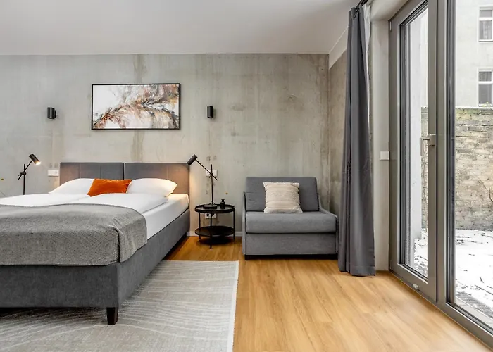 Global Living I Thegraf - East Side Gallery