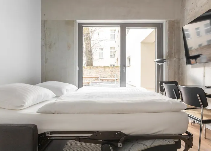 Global Living I Thegraf - East Side Gallery برلين