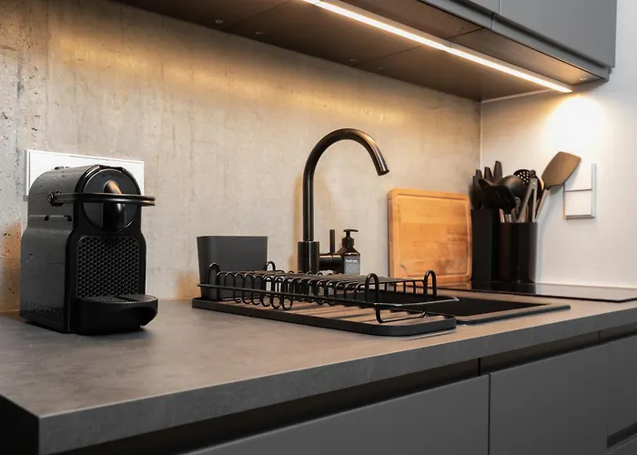 Global Living I Thegraf - East Side Gallery