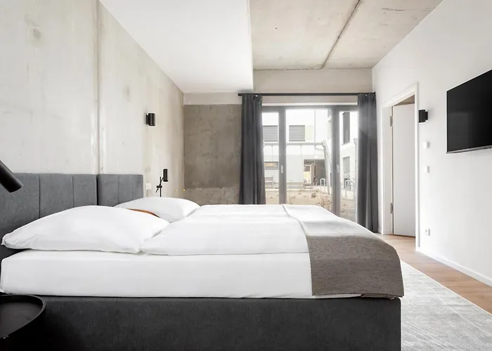 Global Living I Thegraf - East Side Gallery برلين