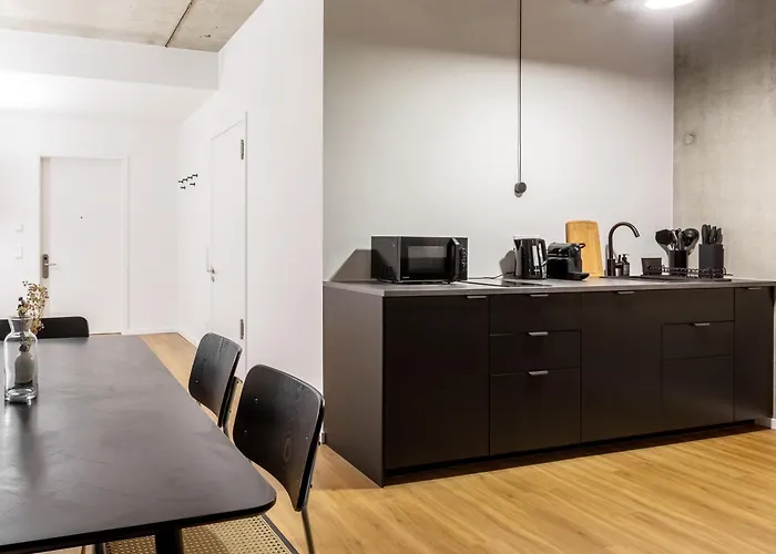 Global Living I Thegraf - East Side Gallery 3*