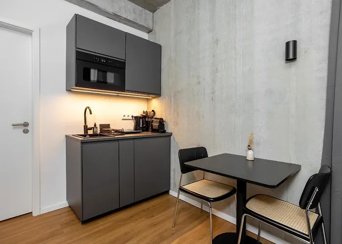 Global Living I Thegraf - East Side Gallery 3* 柏林