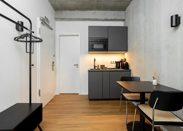 Global Living I Thegraf - East Side Gallery 3*