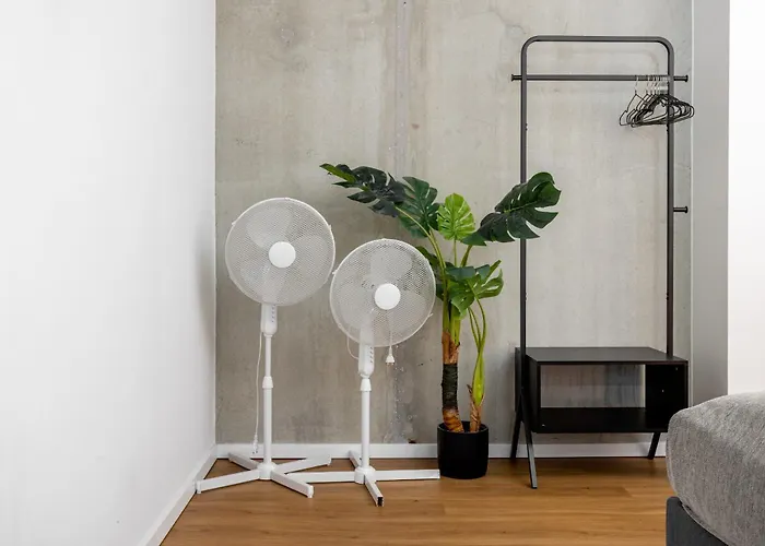 Global Living I Thegraf - East Side Gallery 柏林