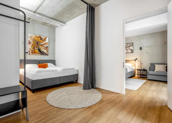 Global Living I Thegraf - East Side Gallery 3* 柏林